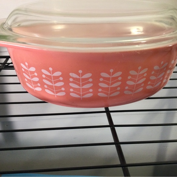 Vintage rare PYREX Pink Casserole oval Dish with clear glass lid